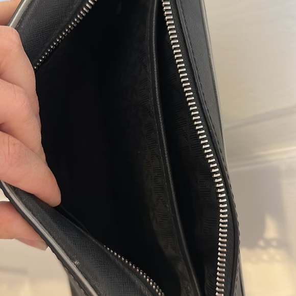 Michael Kors crossbody Excellent Used condition - Picture 4 of 5